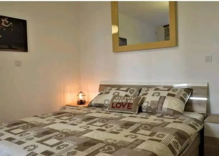 Apartment Near Colloseum